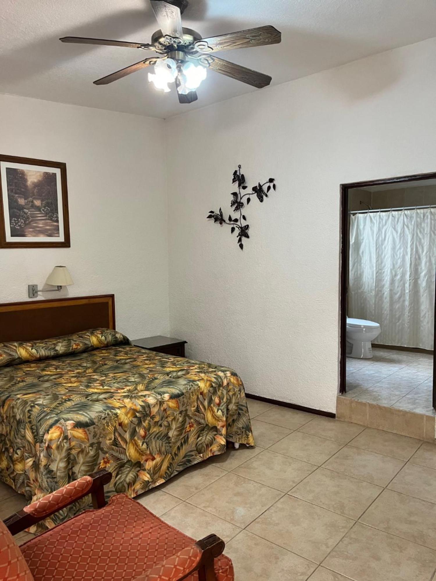 Hotel Bajo El Volcan Куернавака Екстер'єр фото